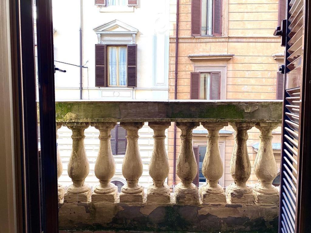 Traditional Style In The City Center Рим Екстериор снимка